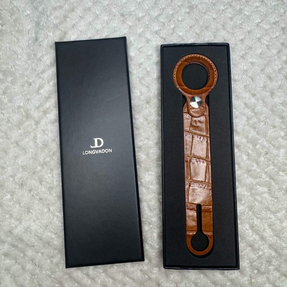 Longvadon | Caiman Series AirTag Case with Long Strap - Whiskey Brown